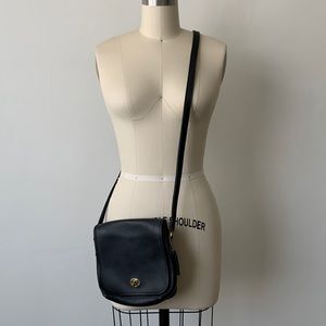Cute black Vintage Coach crossbody purse